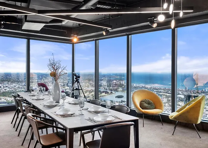 Luxurious Entire Top Floor Penthouse At Eureka Tower